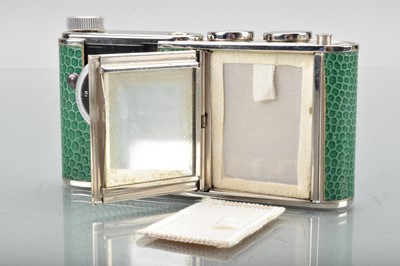 Lot 63 - A Kunik Walter Petie Vanity Camera
