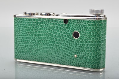 Lot 63 - A Kunik Walter Petie Vanity Camera