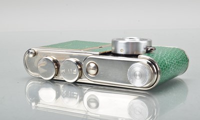 Lot 63 - A Kunik Walter Petie Vanity Camera