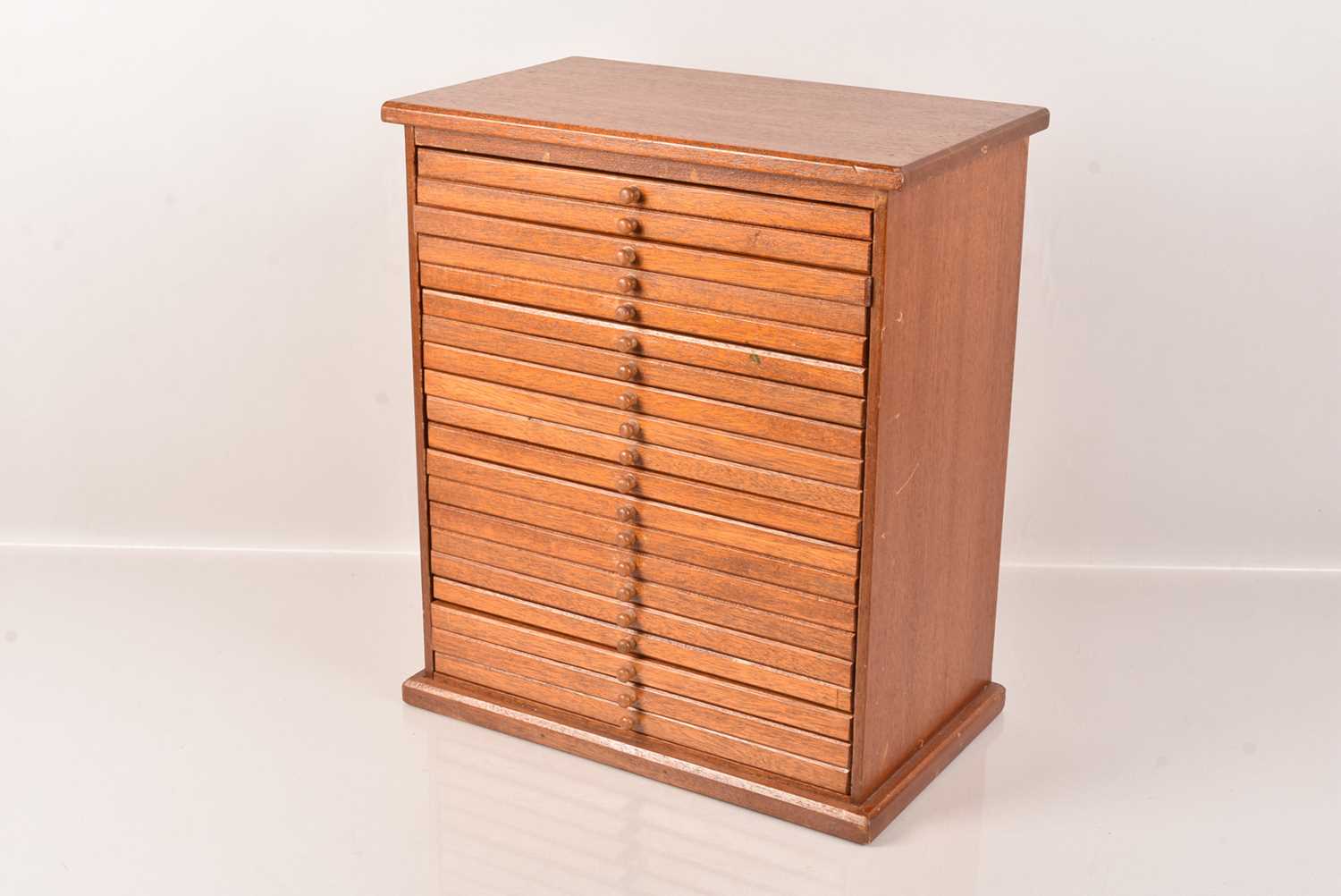 Lot 530 - A Coin/Medal Collectors Cabinet