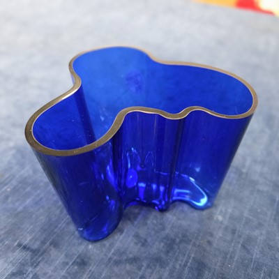 Lot 13 - A 1990s Iitala limited edition Savoy vase designed by Alver Aalto