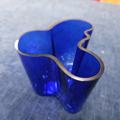 Lot 13 - A 1990s Iitala limited edition Savoy vase designed by Alver Aalto
