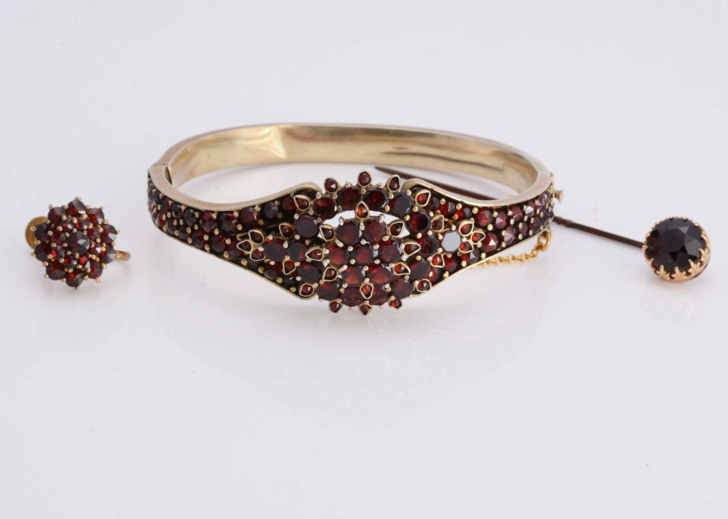 Lot 33 - A Bohemian garnet silver gilt hinged bangle