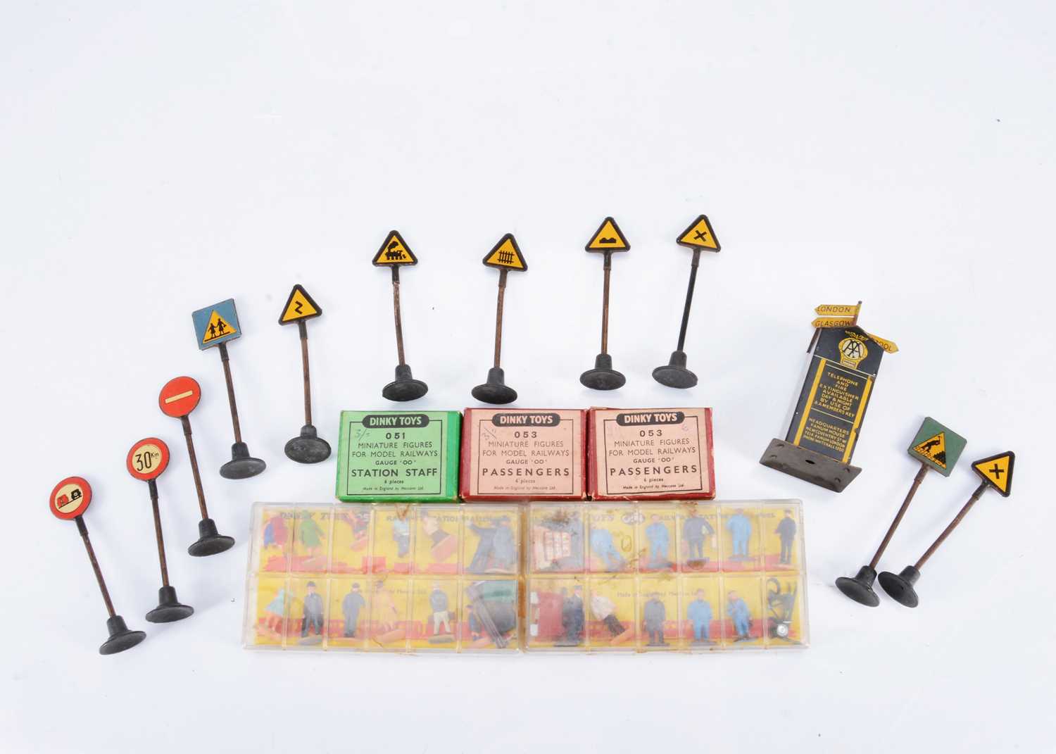 Lot 73 - Dinky Toy Figures & Accessories