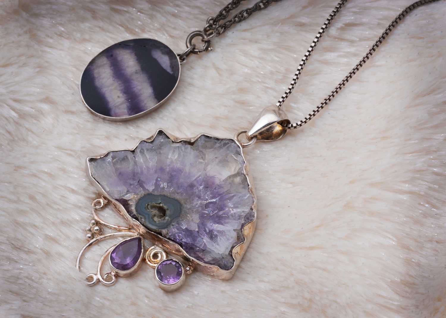 Lot 38 - A blue john silver set oval pendant