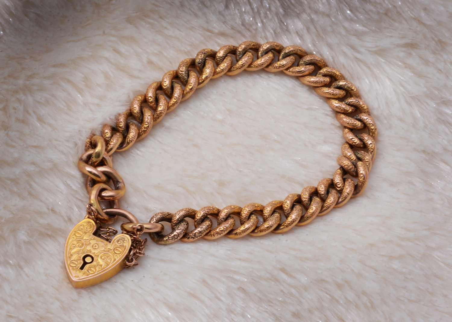 Lot 59 - An Edwardian 9ct gold curb link bracelet