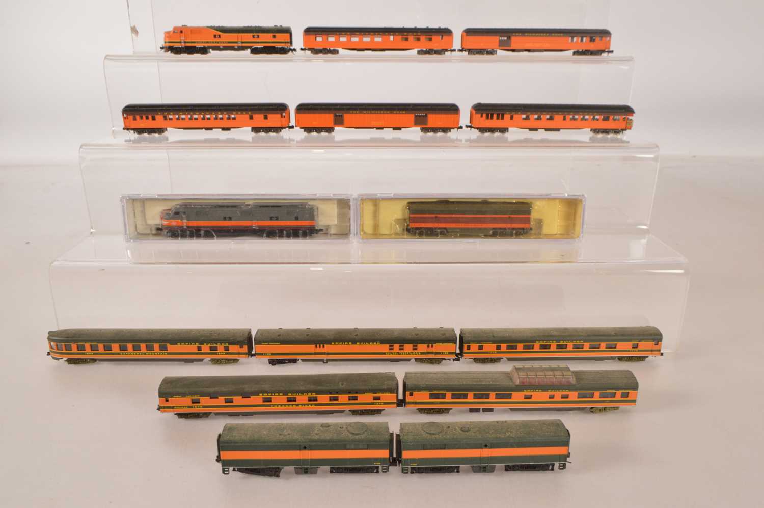Lot 8 - American N Gauge Diesel Trains (15)