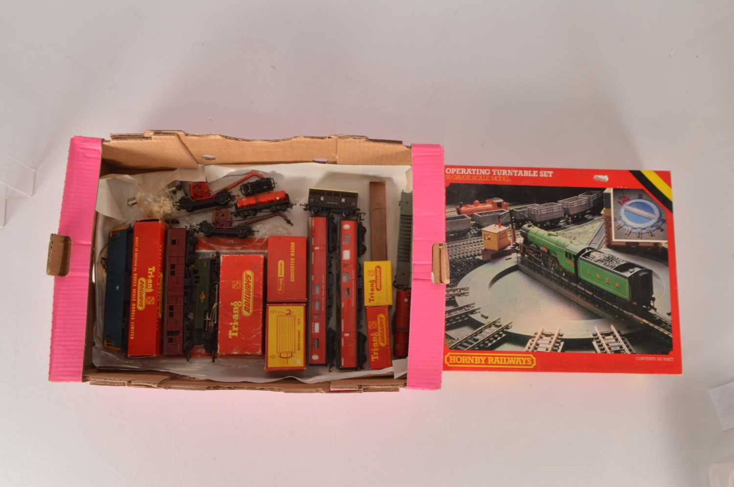 Lot 32 - Tri-ang and Tri-ang Hornby and Hornby 00 Gauge Locomotives Coaches Goods rolling Stock and Accessories (qty)