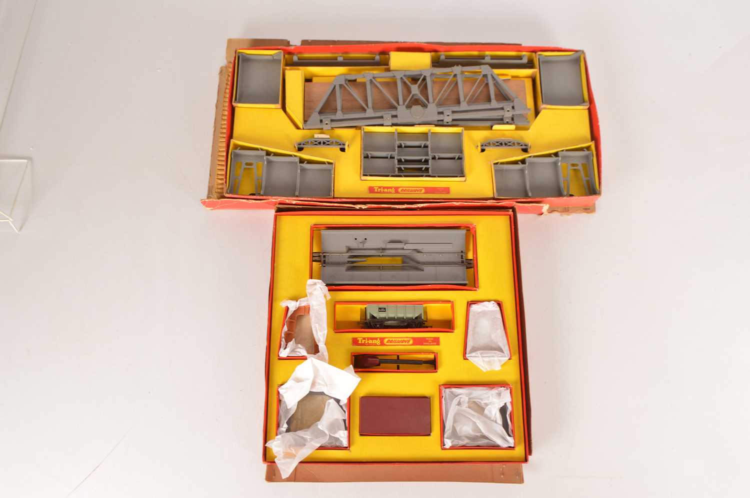 Lot 49 - Tri-ang Accessory sets in original boxes  00 gauge (2)