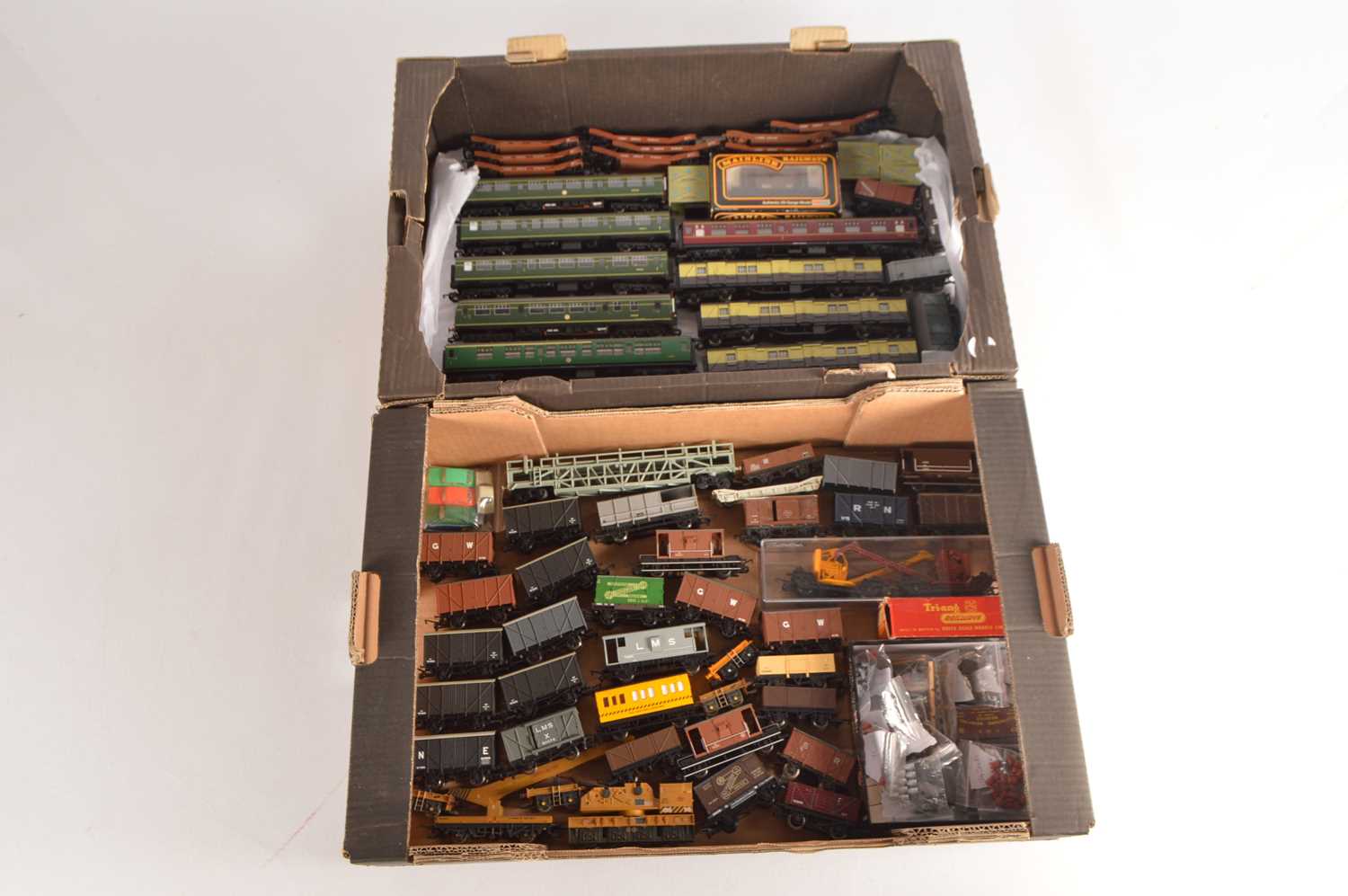 Lot 93 - Hornby and other Multiple Unit Coaches and freight wagons  00 gauge (56)