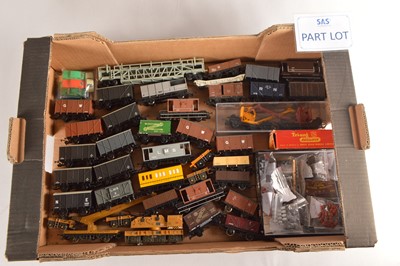 Lot 93 - Hornby and other Multiple Unit Coaches and freight wagons  00 gauge (56)