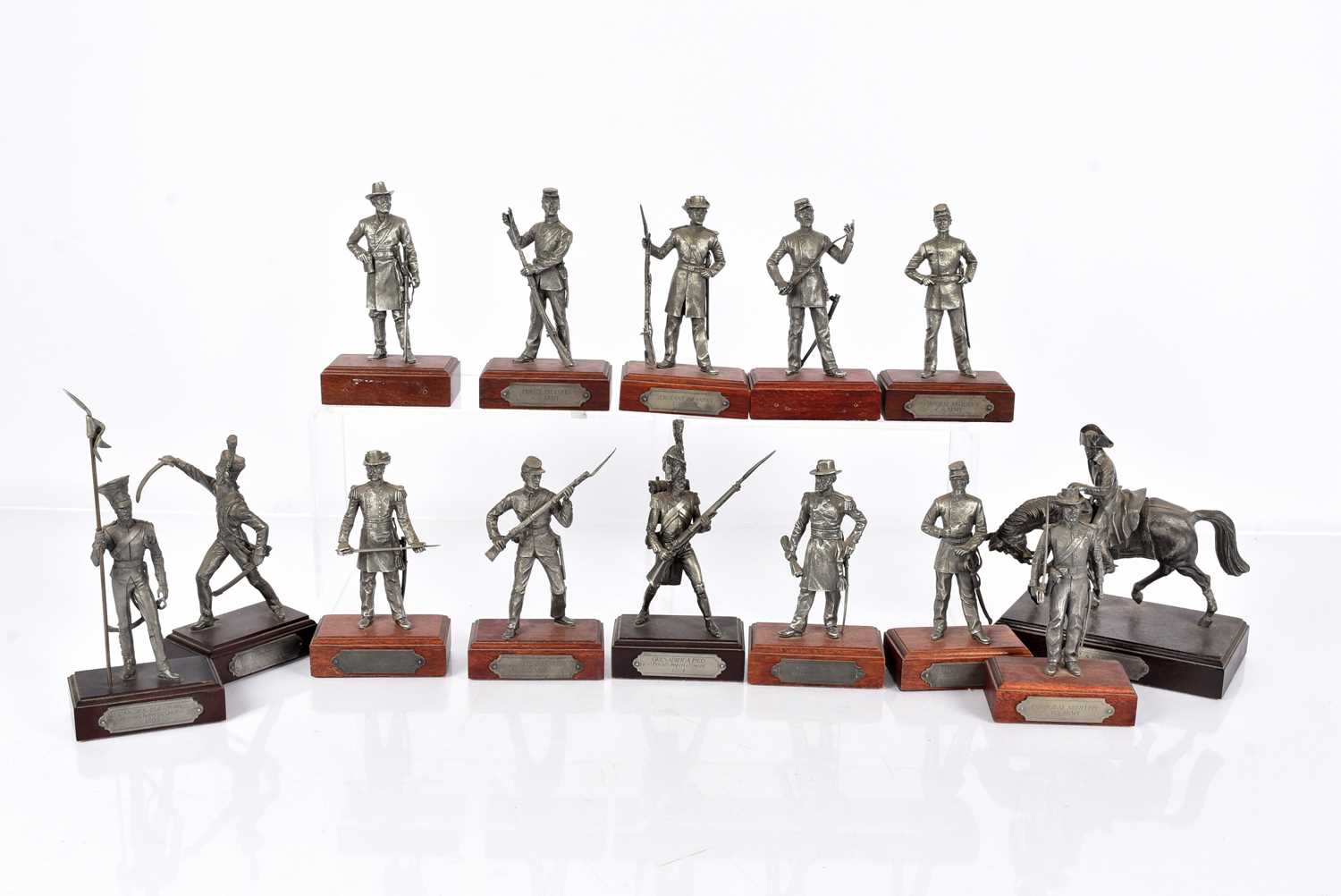 Lot 62 - A selection of Cast metal military figures