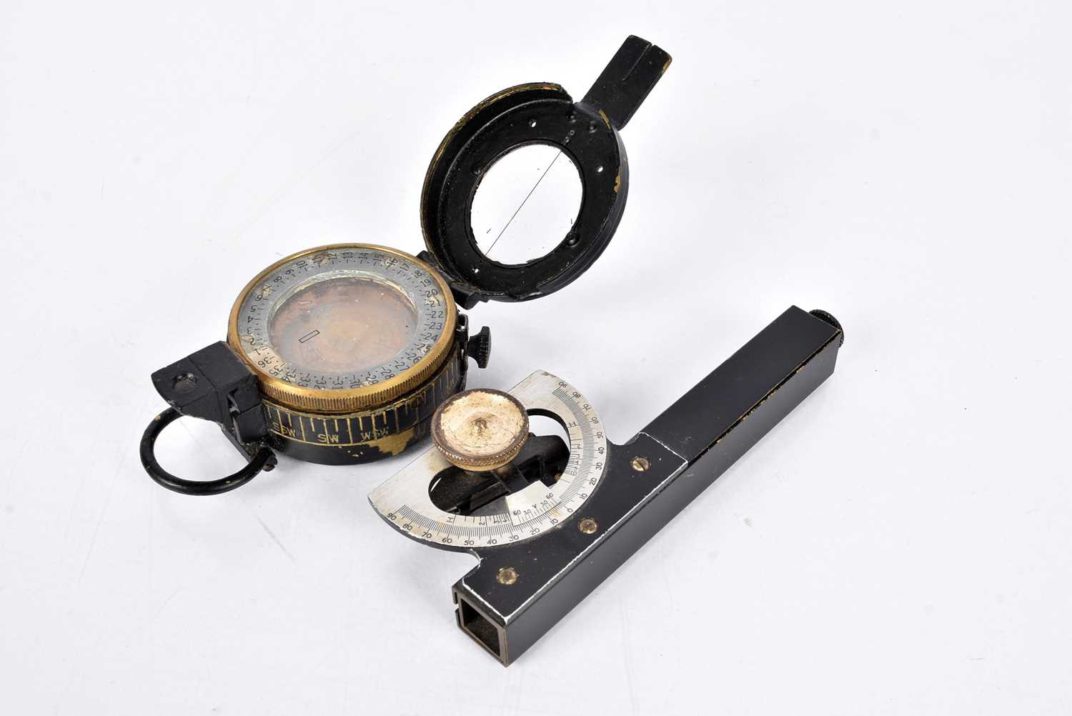 Lot 67 - A WWII Field Pocket Compass by T.G.Co Ltd