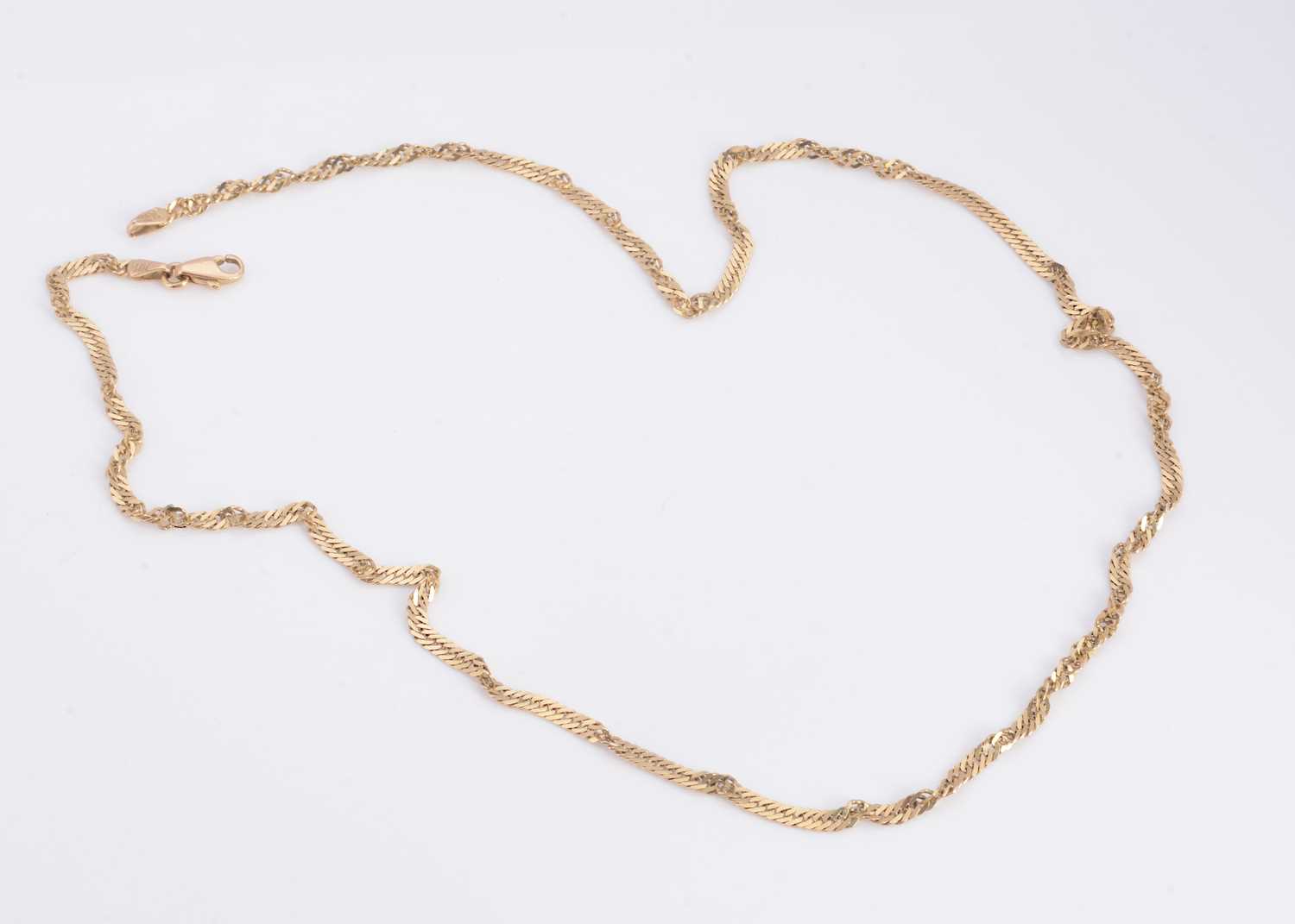 Lot 6 - A 14ct gold necklace