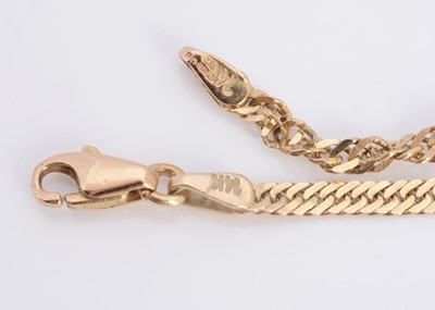 Lot 6 - A 14ct gold necklace