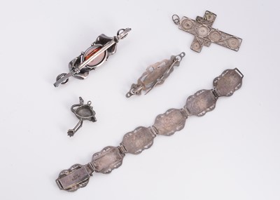 Lot 13 - A collection of white metal items