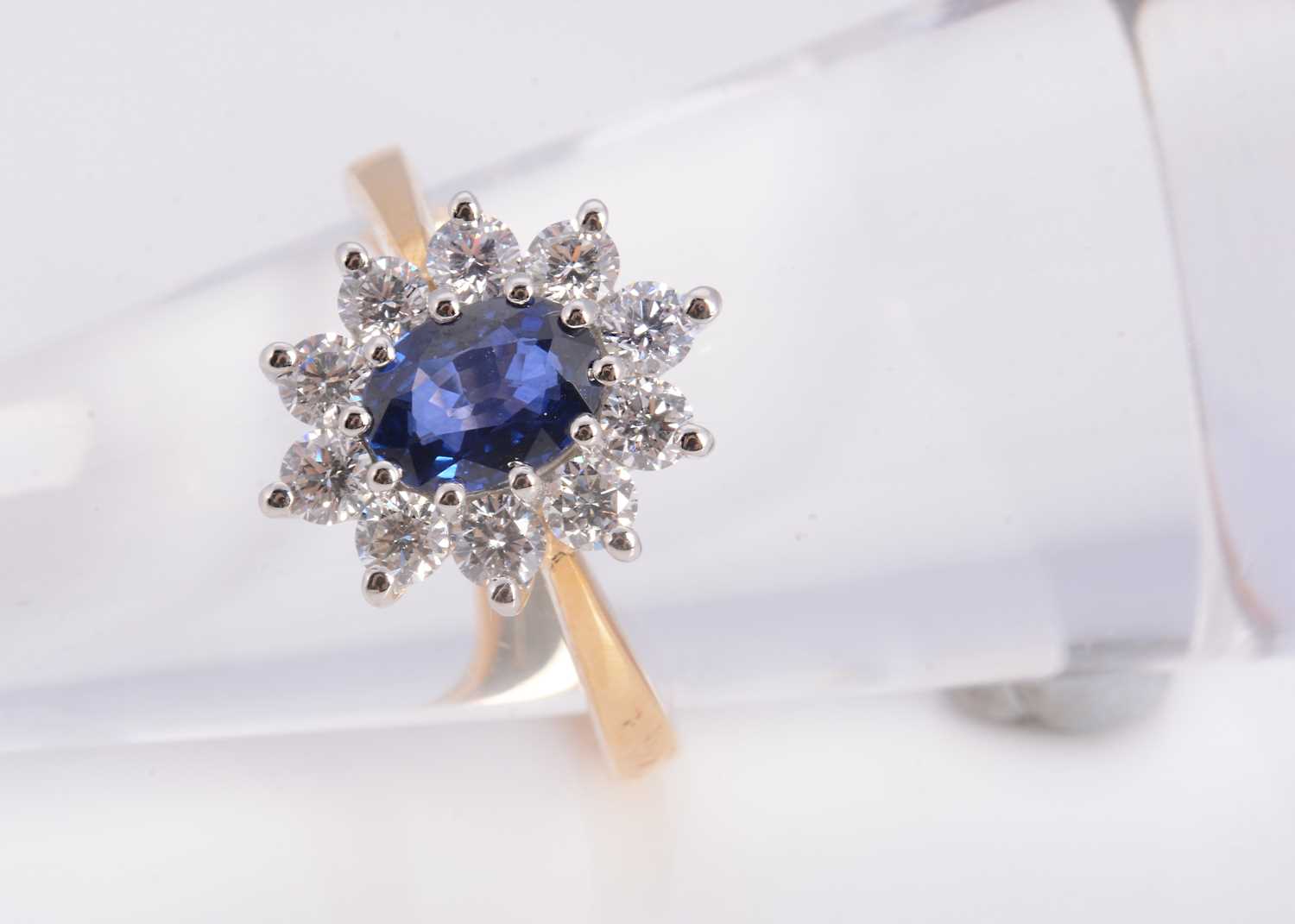Lot 17 - A 18ct gold sapphire & diamond cluster ring