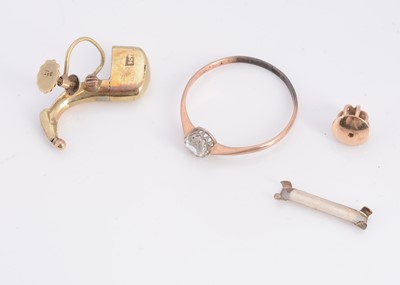 Lot 29 - A collection of 9ct items