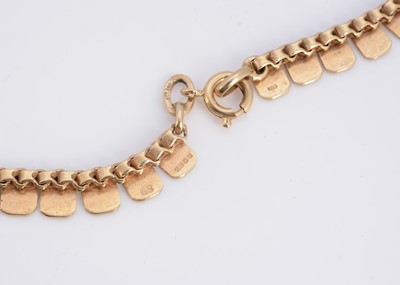 Lot 34 - A 9ct gold graduated necklace