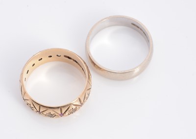 Lot 35 - A collection of 9ct gold items