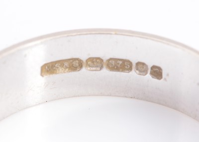 Lot 35 - A collection of 9ct gold items