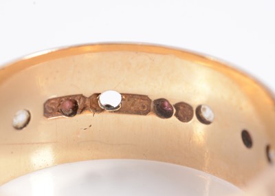 Lot 35 - A collection of 9ct gold items
