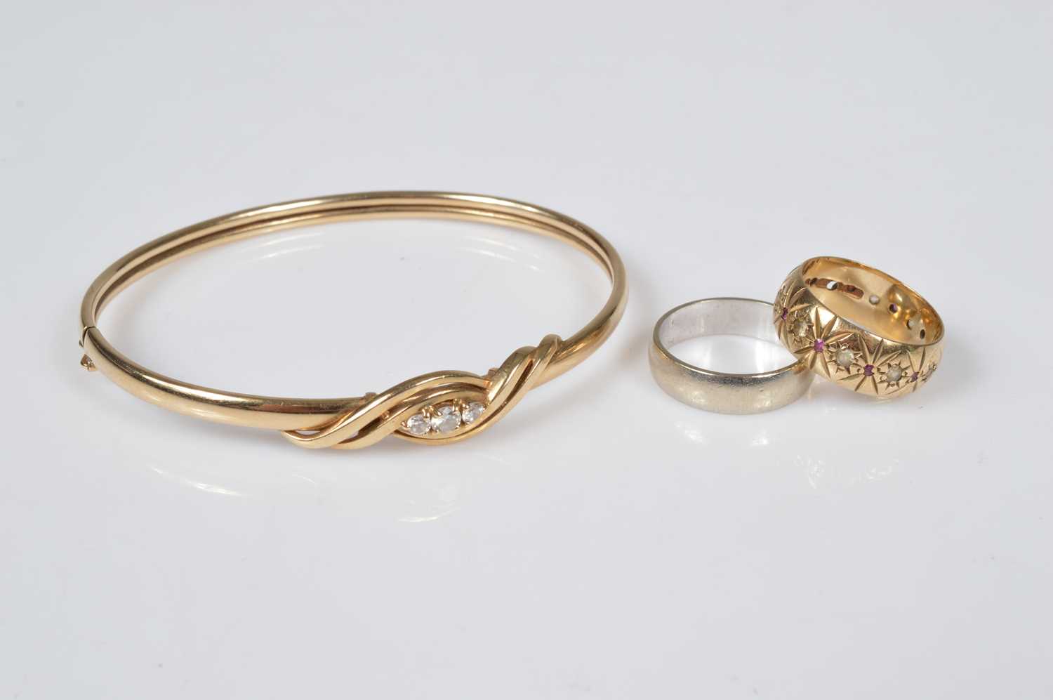 Lot 35 - A collection of 9ct gold items
