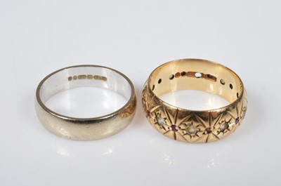 Lot 35 - A collection of 9ct gold items