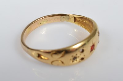 Lot 36 - A yellow metal Edwardian gem set gypsy set ring