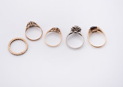 Lot 37 - Five 9ct gold rings