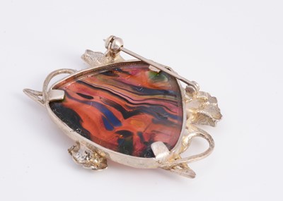Lot 50 - A silver & glass Pat Cheney 'Chene d'Glas' brooch