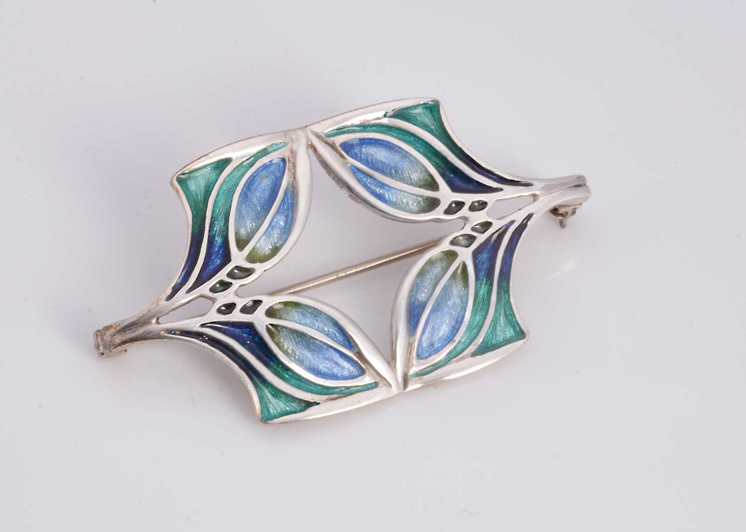 Lot 53 - An silver enamelled Pat Cheney Chenevive range brooch