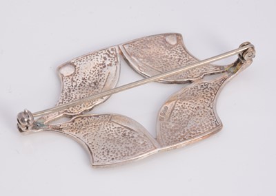 Lot 53 - An silver enamelled Pat Cheney Chenevive range brooch