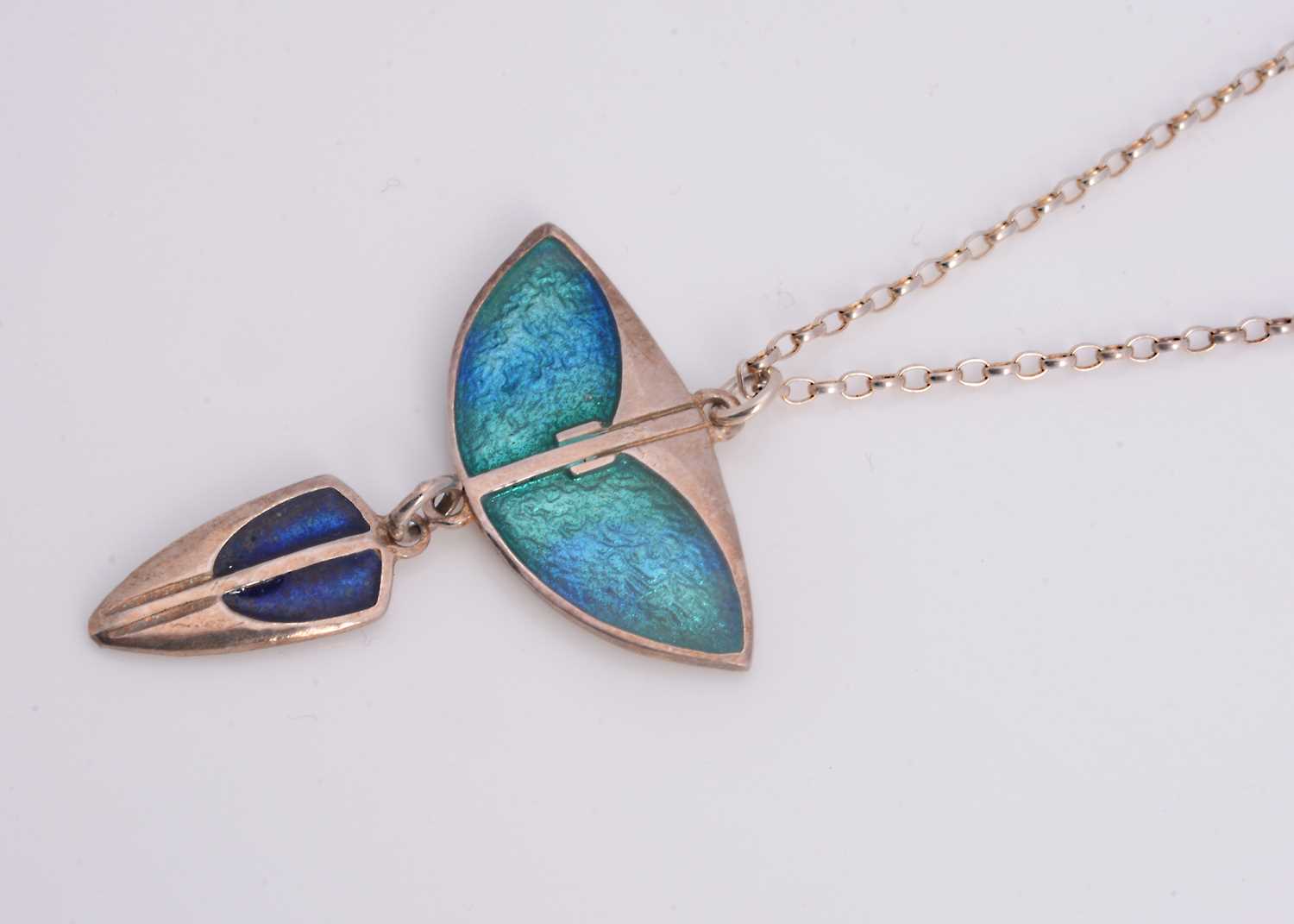 Lot 55 - An silver enamelled Pat Cheney pendant necklace