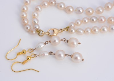 Lot 62 - A double row of graduated cultured pearl necklace