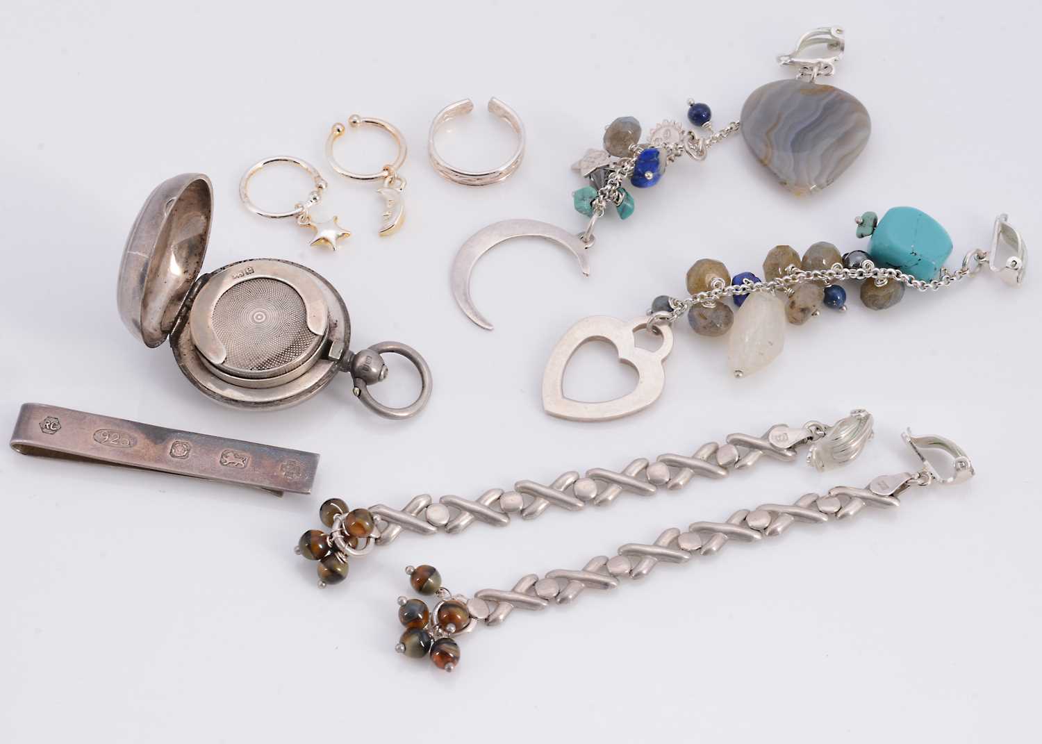 Lot 85 - A collection of silver & white metal items