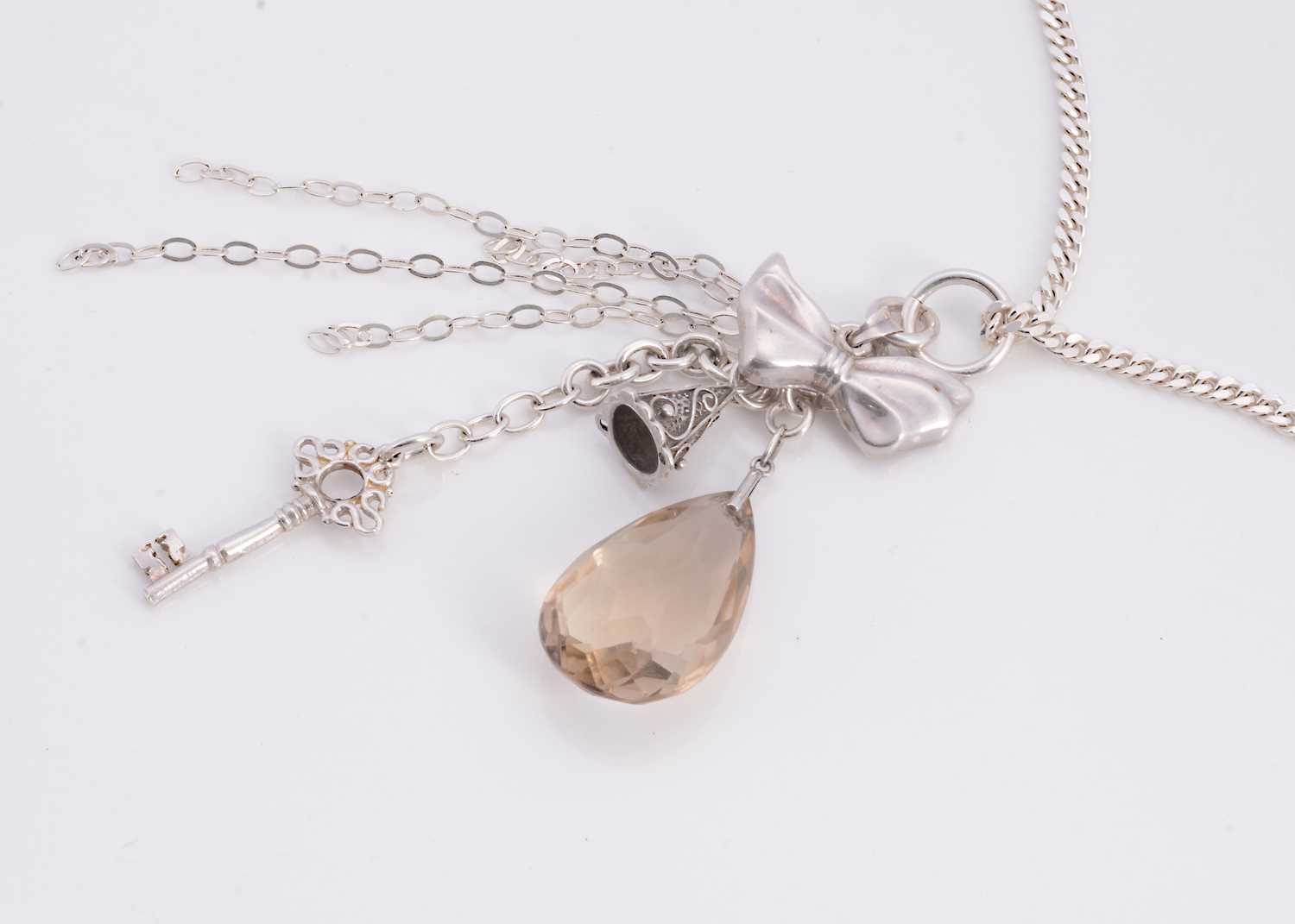 Lot 87 - A Lisa E Moss silver necklace