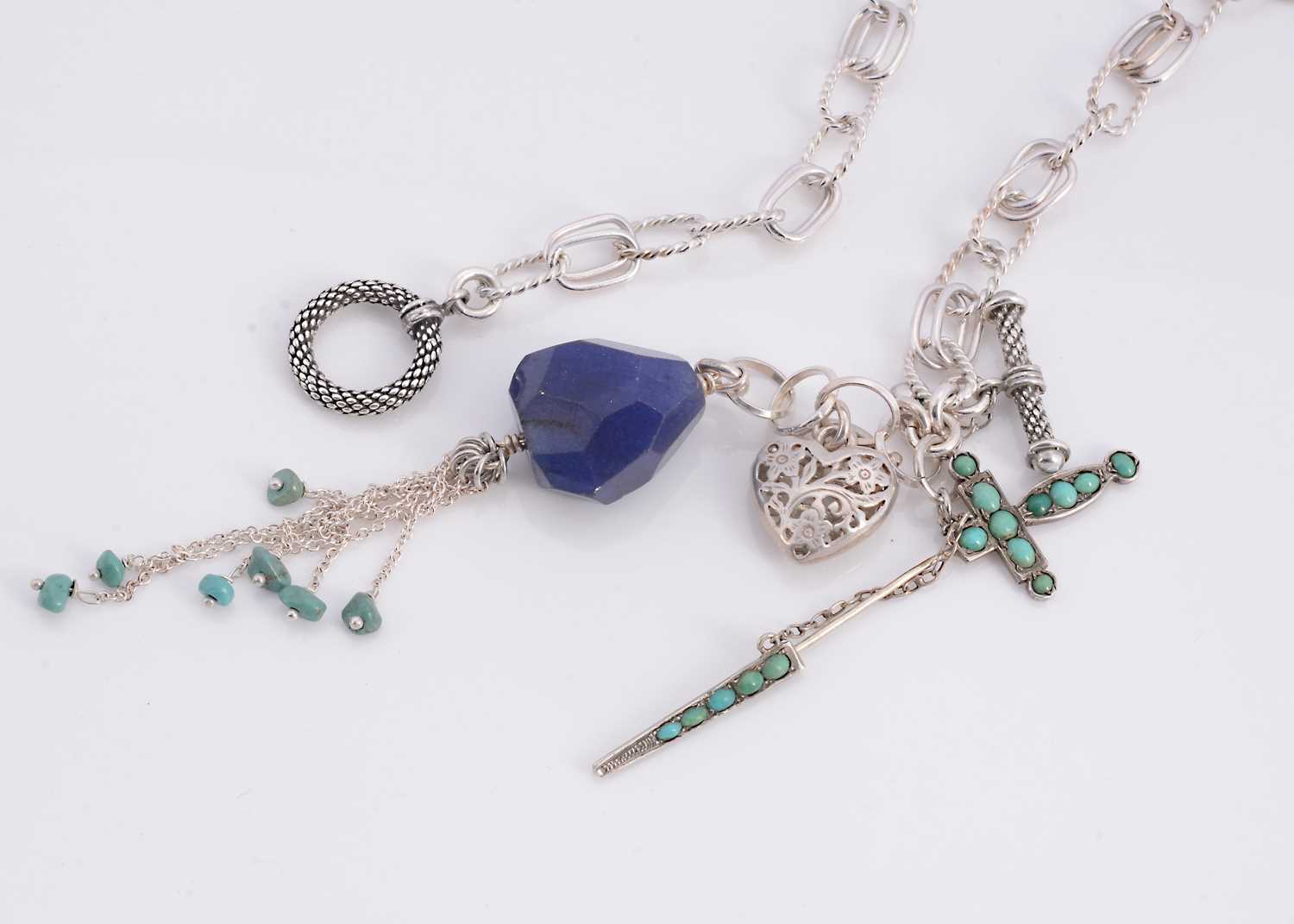 Lot 88 - A Lisa E Moss silver necklace