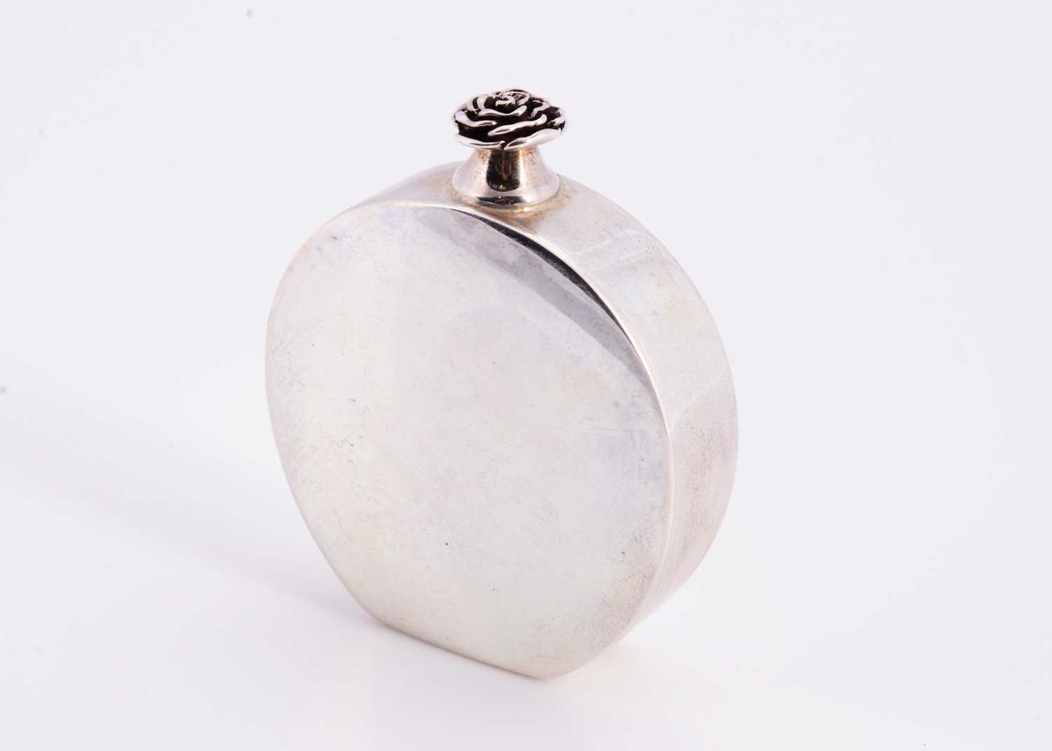 Lot 92 - A small silver scent flask