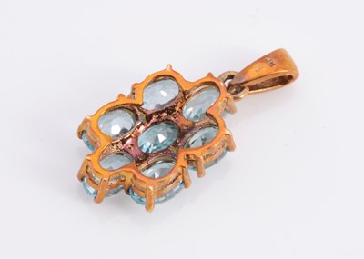 Lot 94 - A 9 ct gold zircon set pendant