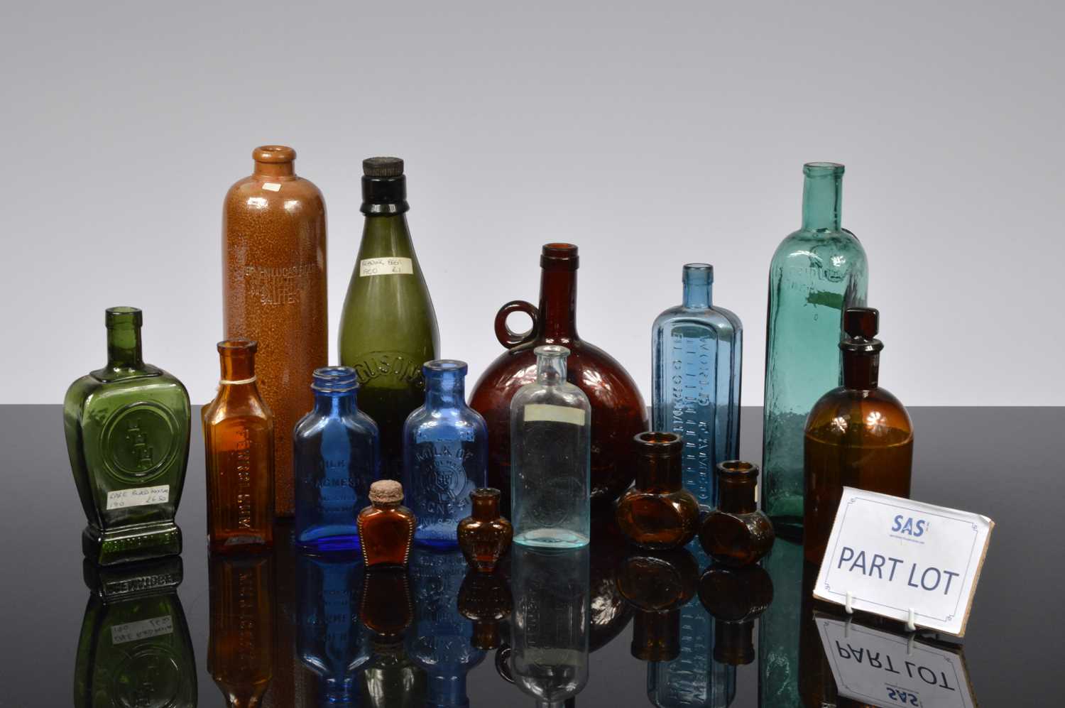 Lot 25 - A collection of various antique and 20th century bottles