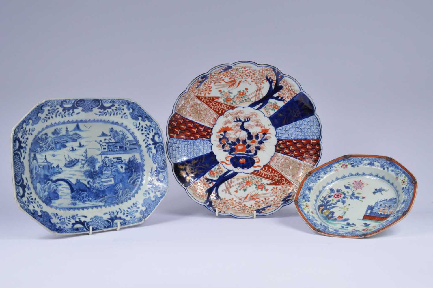 Lot 47 - Two 18th century Chinese export porcelain items