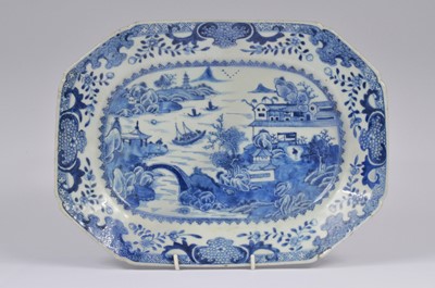 Lot 47 - Two 18th century Chinese export porcelain items