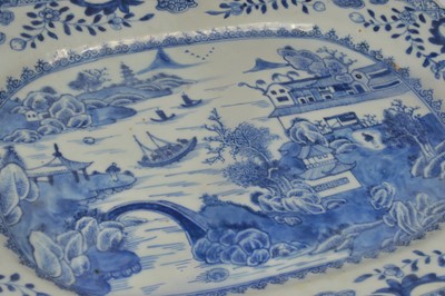 Lot 47 - Two 18th century Chinese export porcelain items