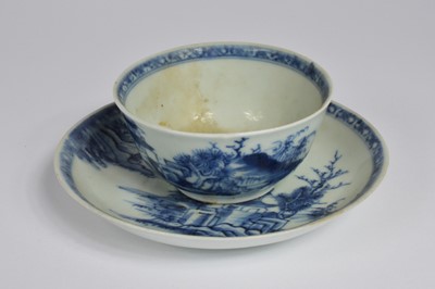 Lot 48 - A small group of antique Chinese porcelain and pottery items