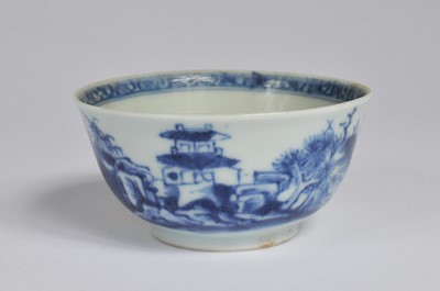 Lot 48 - A small group of antique Chinese porcelain and pottery items