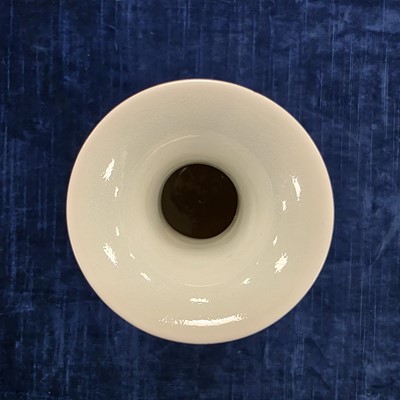Lot 59 - Two 20th century Chinese ceramic items