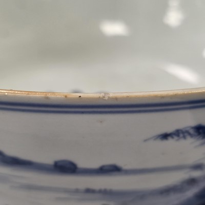 Lot 72 - A large Chinese blue and white export ware porcelain bowl