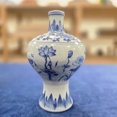 Lot 73 - A late Ching Dynasty Chinese blue and white porcelain vase