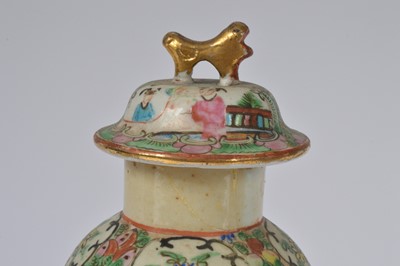 Lot 75 - Five Chinese Canton porcelain items